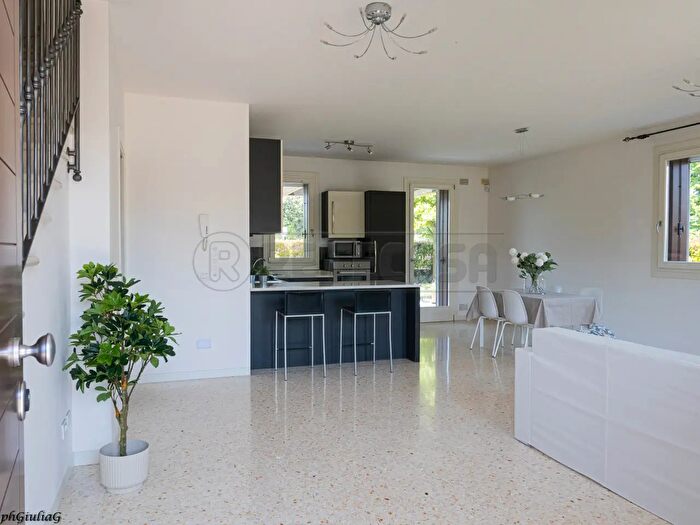 Casa con 7 locali in vendita in Via San Martino, Dueville