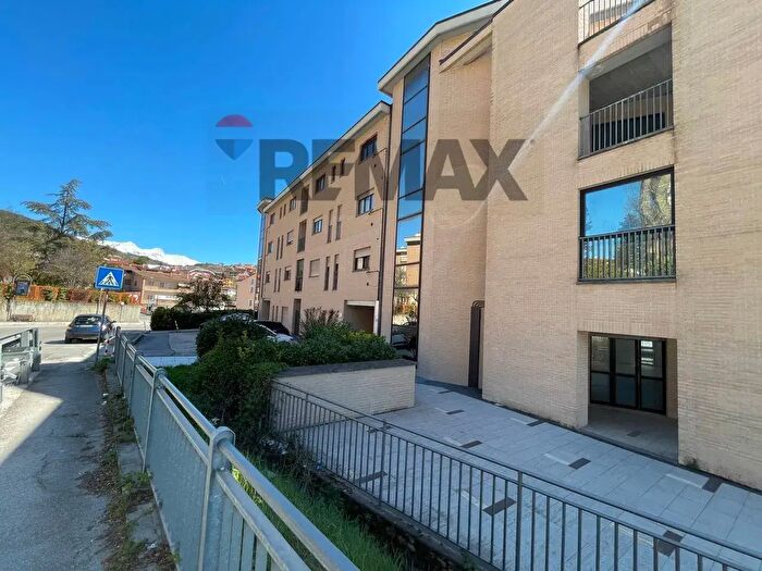 Appartamento trilocale in affitto in Via a Colagrande, LAquila
