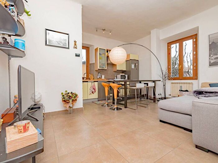 Appartamento bilocale in affitto in Via Alserio, Centro, Erba