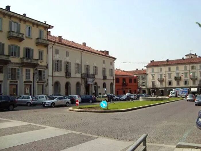 Appartamento con 7 locali in affitto in Piazza Cavour Chieri, Chieri