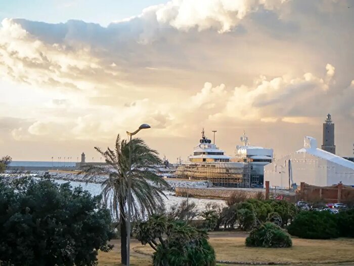 Appartamento con 5 locali in vendita in Livorno