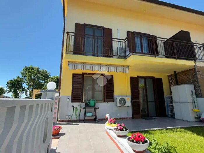 Casa quadrilocale in vendita in Via Alessandro Volta, Bornasco