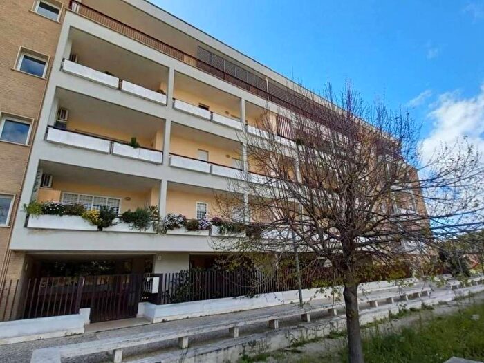 Appartamento trilocale in affitto in Piazza Monsignor Lionello Berti, Acilia, Roma