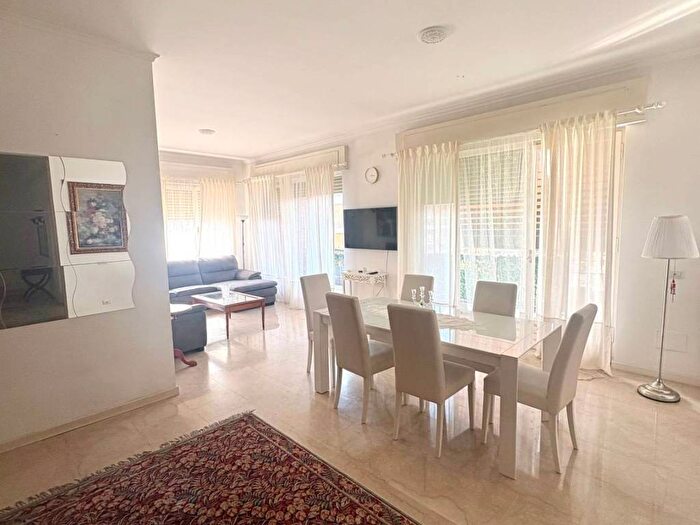 Appartamento con 6 locali in affitto in Via Napoleone Colajanni, Vigna Clara Vigna Stelluti, Roma