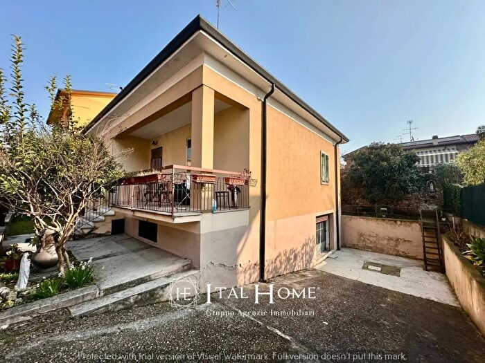 Casa con 5 locali in vendita in Via Don Luigi Bassani, Verona