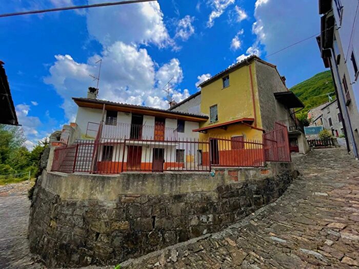 Casa quadrilocale in vendita in Regione Lunassi Fabbrica Curone Alessandria, Fabbrica Curone