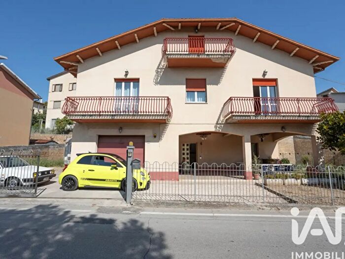 Casa con 7 locali in vendita in Via Casette di Passatempo, Osimo