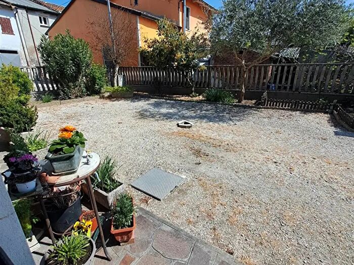 Casa con 8 locali in vendita in Poggio Rusco