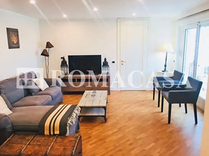 Appartamento trilocale in affitto in Via Andrea del Castagno, Roma