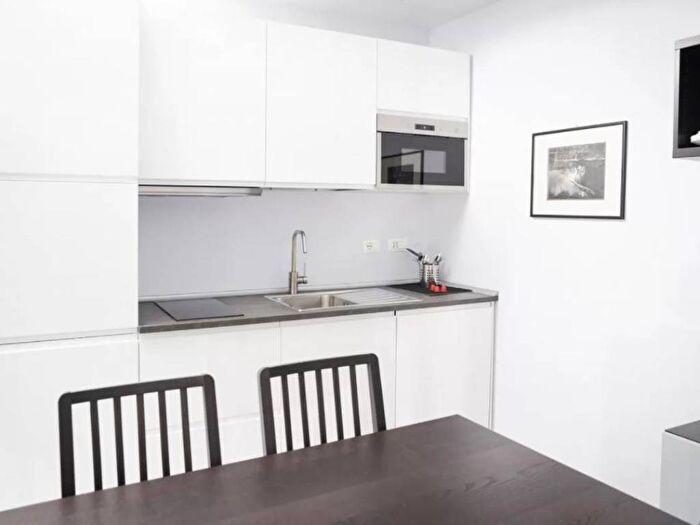 Appartamento bilocale in affitto in Via Stendhal, Solari, Milano