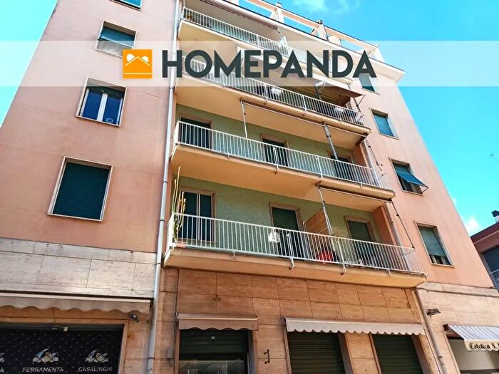 Appartamento trilocale in vendita in Via Cilea, Varazze