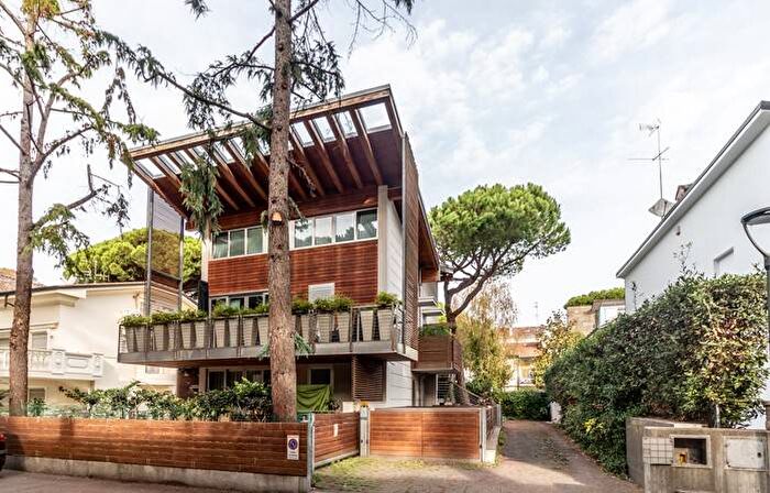 Appartamento trilocale in affitto in Viale Ludovico Ariosto, Milano Marittima, Cervia