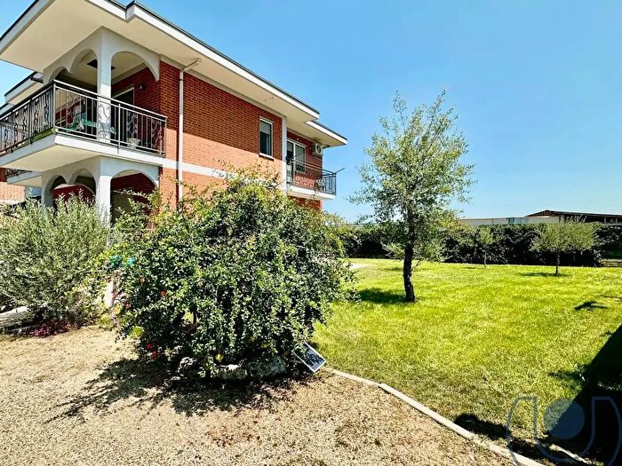 Casa con 11 locali in vendita in Via Asti, Santena