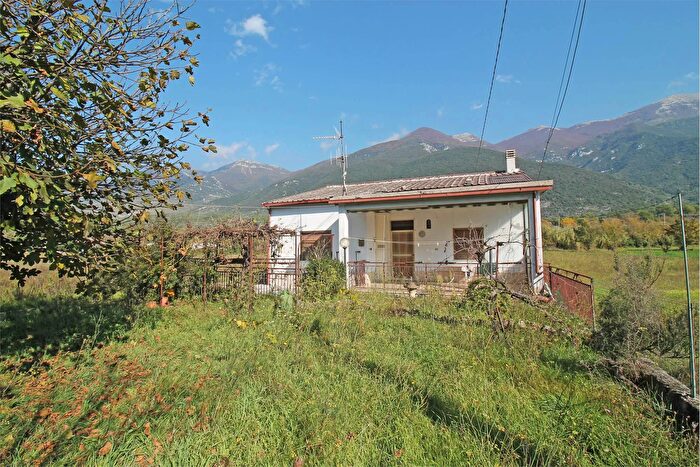 Casa quadrilocale in vendita in Balsorano