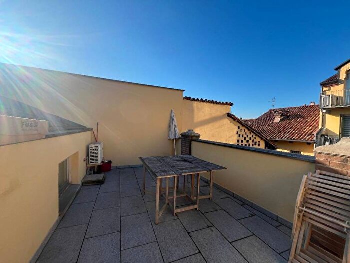 Appartamento trilocale in affitto in Vicolo dell'Arco, Centro, Alba