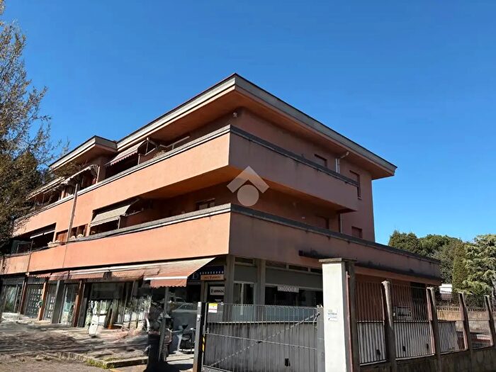 Appartamento quadrilocale in vendita in Via Nazionale dei Giovi, Lentate Sul Seveso