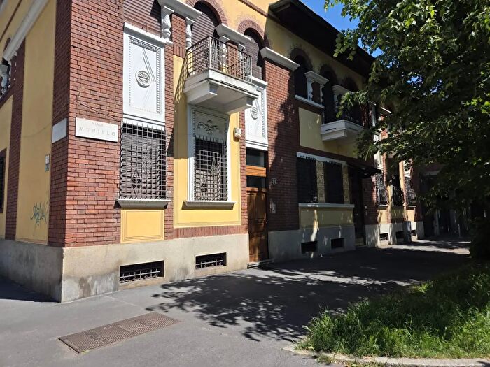 Appartamento con 5 locali in vendita in Viale Murillo, Milano