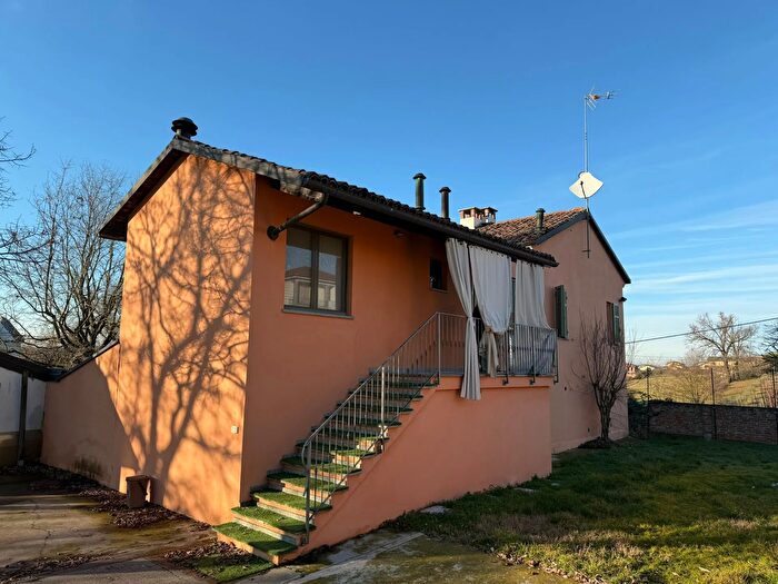 Casa con 5 locali in vendita in Via Ronchi, Conzano