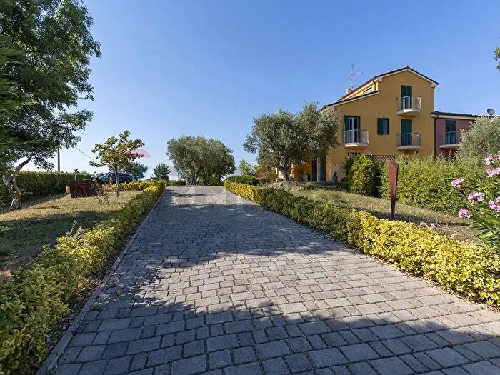Appartamento con 18 locali in vendita in San Marcello