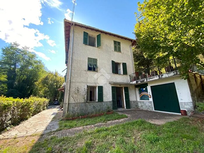 Casa con 8 locali in vendita in Località Siginella, Torriglia