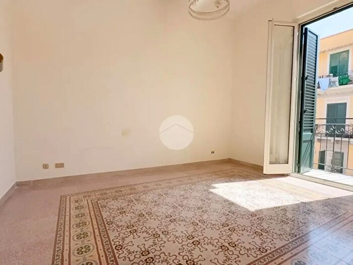 Appartamento con 5 locali in vendita in Via Mendola, Palermo