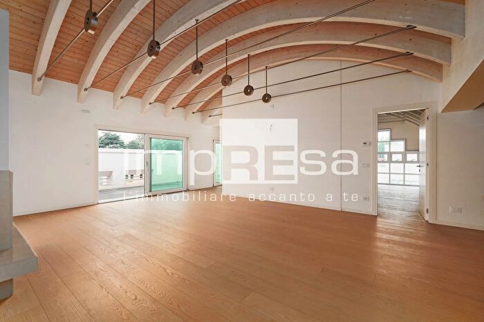 Appartamento quadrilocale in vendita in Viale Fratelli Cairoli, Treviso