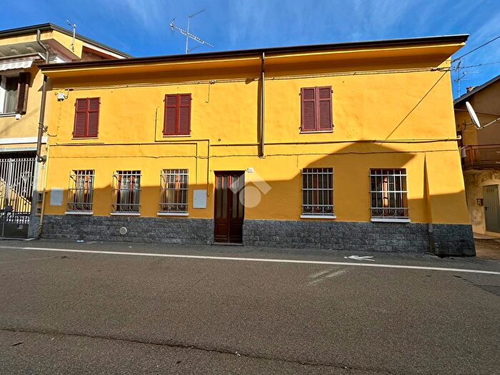 Appartamento con 8 locali in vendita in Via Edmondo De Amicis, Santhia