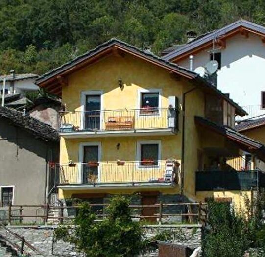 Appartamento trilocale in vendita in Nus