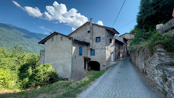 Casa quadrilocale in vendita in Strada per San Martino E Roncale, Grosotto