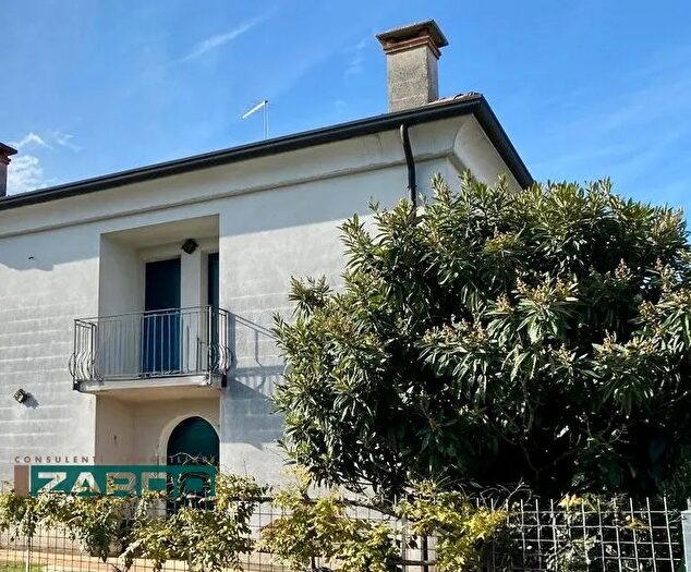 Casa con 5 locali in vendita in Castello Di Godego