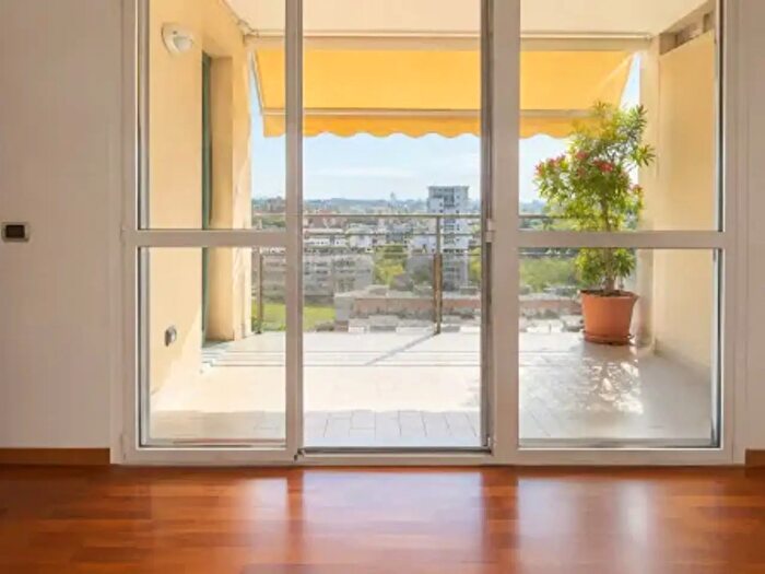 Appartamento trilocale in vendita in Via Savona, Milano