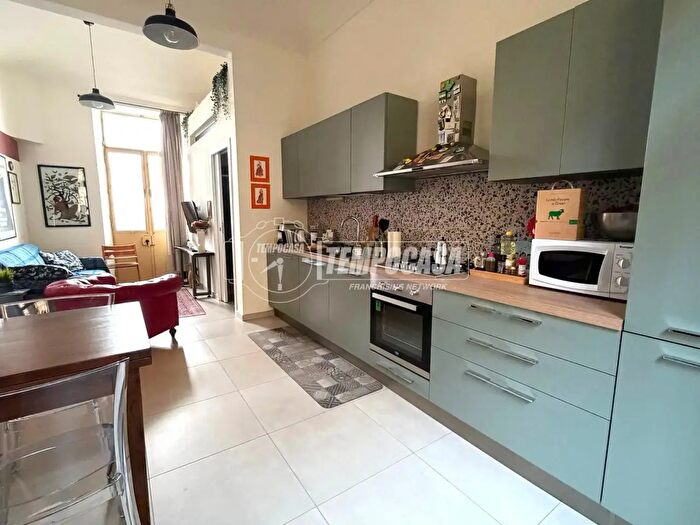 Appartamento trilocale in vendita in Via Fiano, Torino