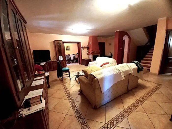 Casa con 6 locali in vendita in Gualtieri