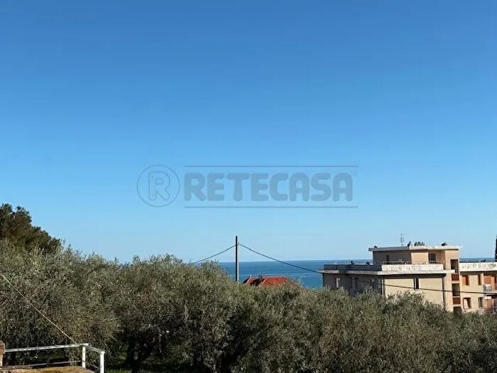 Appartamento con 5 locali in vendita in Via Laiolo, Spotorno