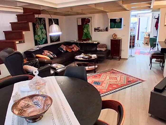 Appartamento trilocale in vendita in Vicolo Porta Rateprandi, Salerno