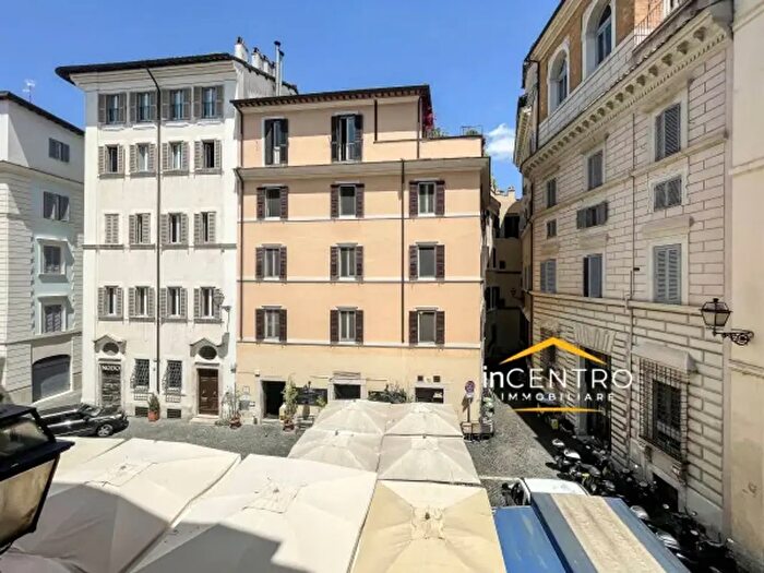 Appartamento quadrilocale in vendita in Via delle Coppelle, Roma