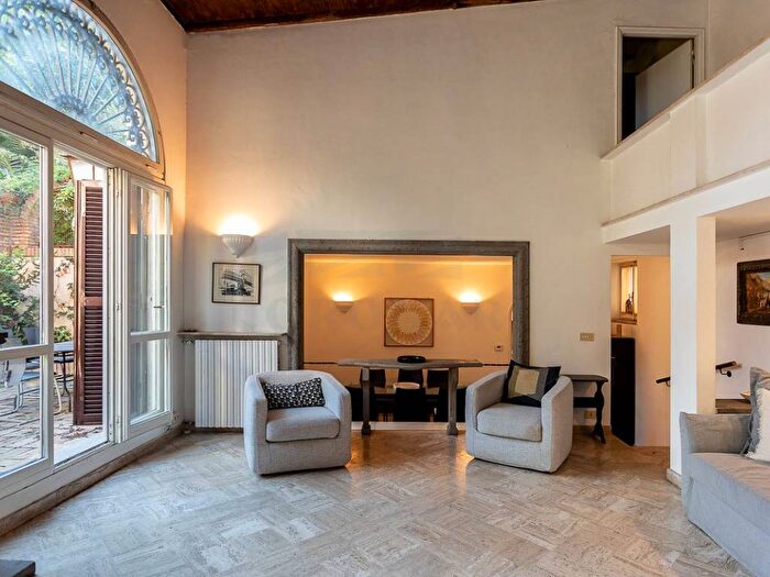 Casa con 5 locali in affitto in Via dei Riari, Trastevere, Roma