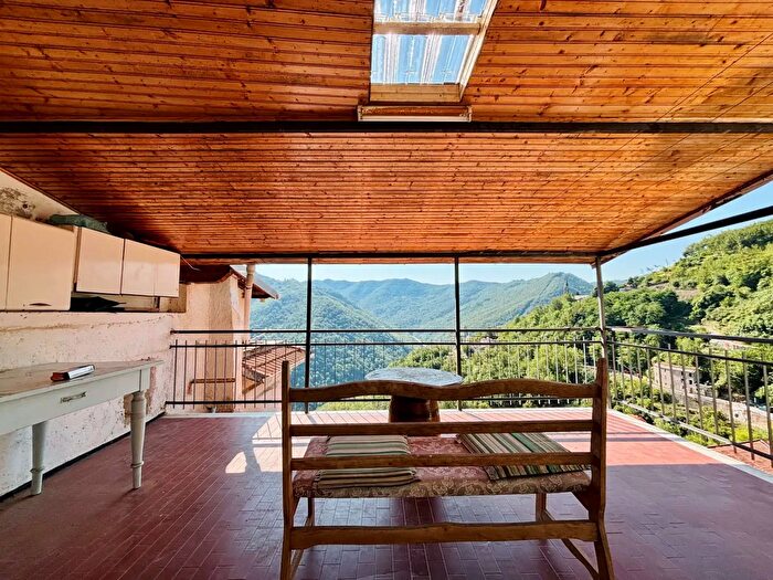 Casa quadrilocale in vendita in Salita ai Prati, Pieve Di Teco