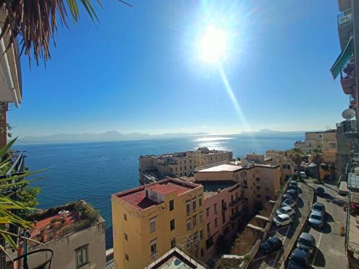 Appartamento quadrilocale in vendita in Via Posillipo, Napoli