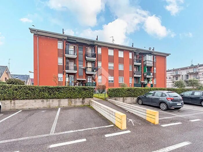 Appartamento bilocale in vendita in Via Rubicone, Lainate