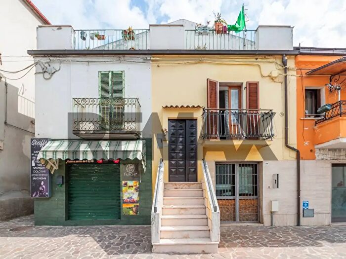Appartamento quadrilocale in vendita in Corso I Maggio, Scafa
