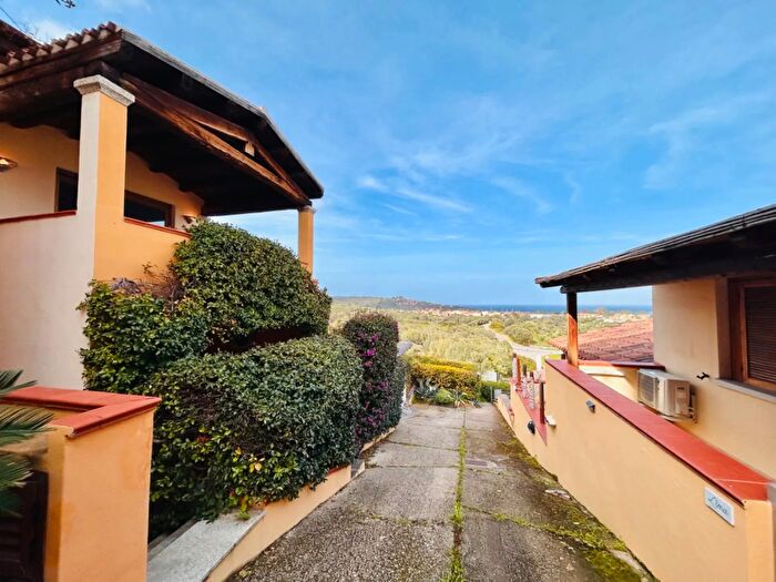 Appartamento con 5 locali in vendita in Budoni