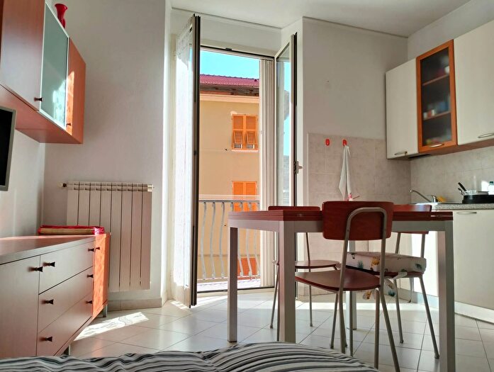 Appartamento bilocale in affitto in Via Canepa, Varazze