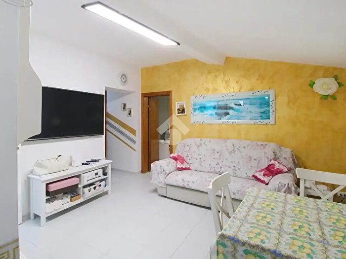 Appartamento trilocale in vendita in Via Francesco Carlo Pellegrini, Livorno