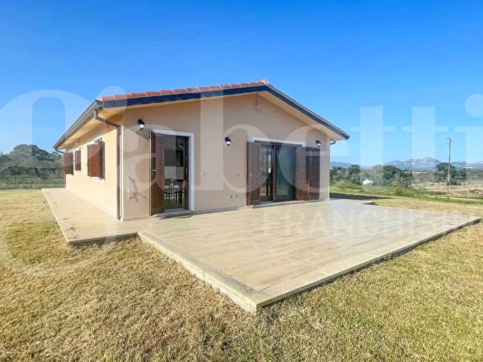 Casa quadrilocale in vendita in Via della Maggiorana, Olbia