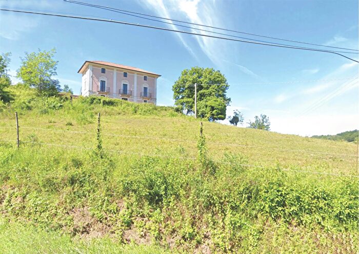 Casa con 10 locali in vendita in Picinisco