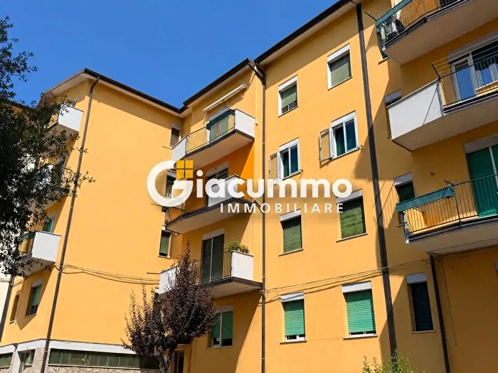 Appartamento con 6 locali in vendita in Via Genova, Potenza