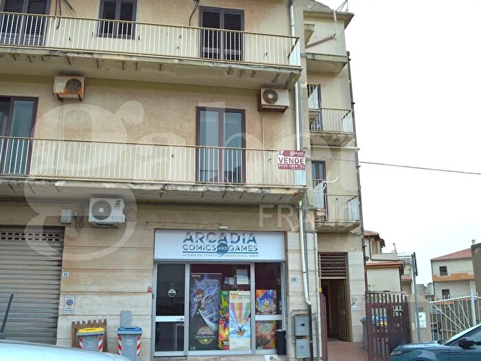 Appartamento con 10 locali in vendita in Via Demostene, Ragusa