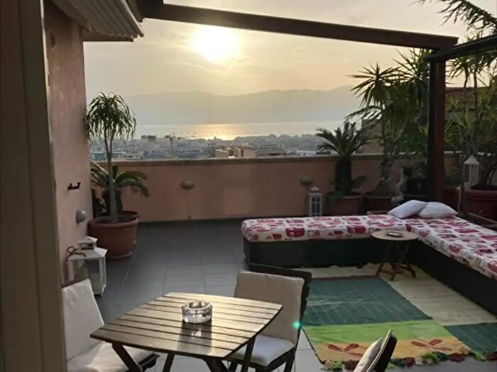 Appartamento con 6 locali in vendita in Vico Ferruccio, Reggio Calabria