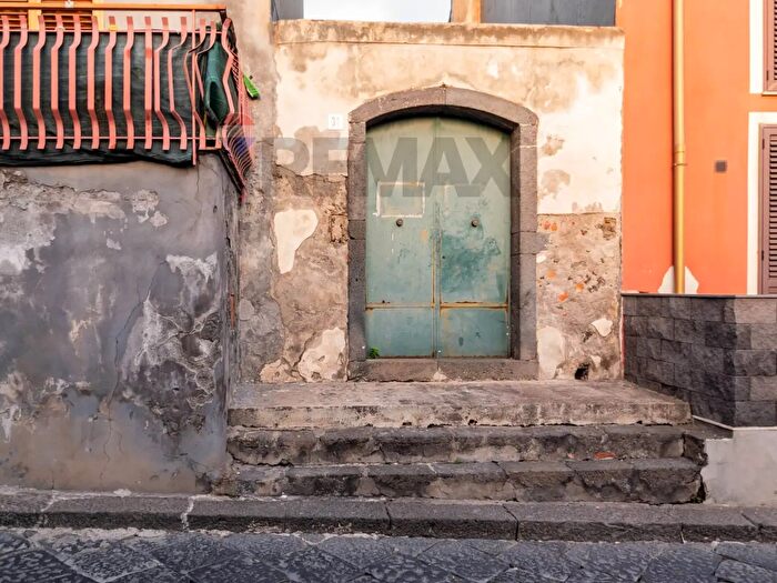 Casa trilocale in vendita in Via San Piero Patti, Acireale
